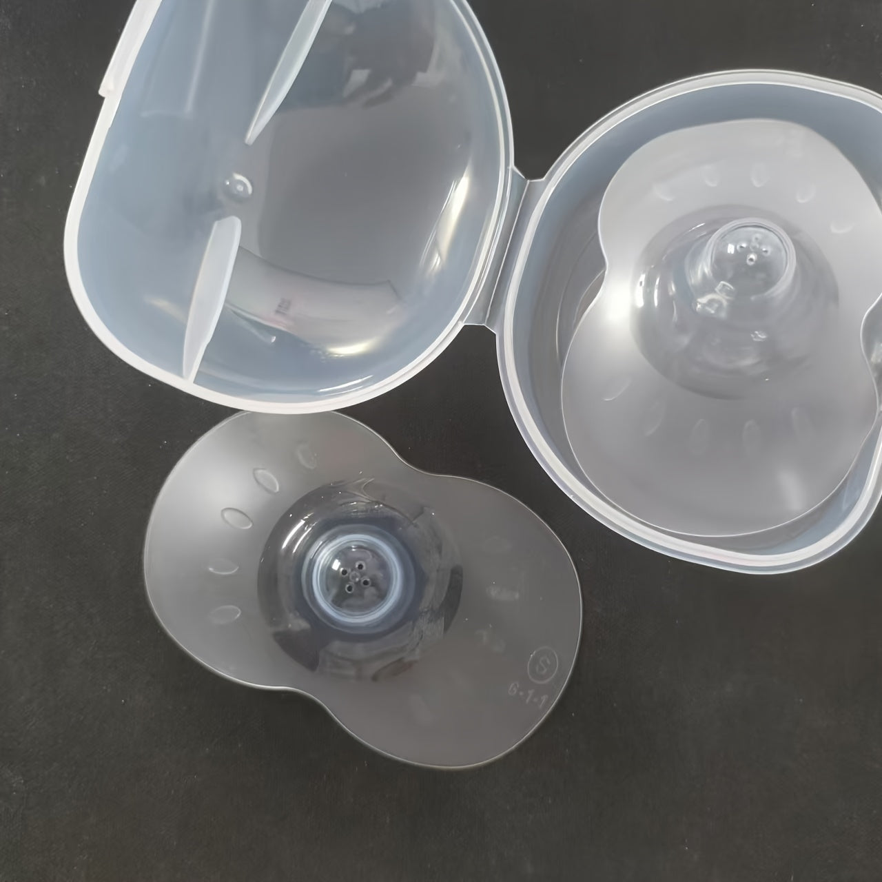 "Maktabga qaytish uchun yumshoq, qulay himoya taklif qiluvchi 2 ta Kelebek Silikon Nippl Shildlarini oling"