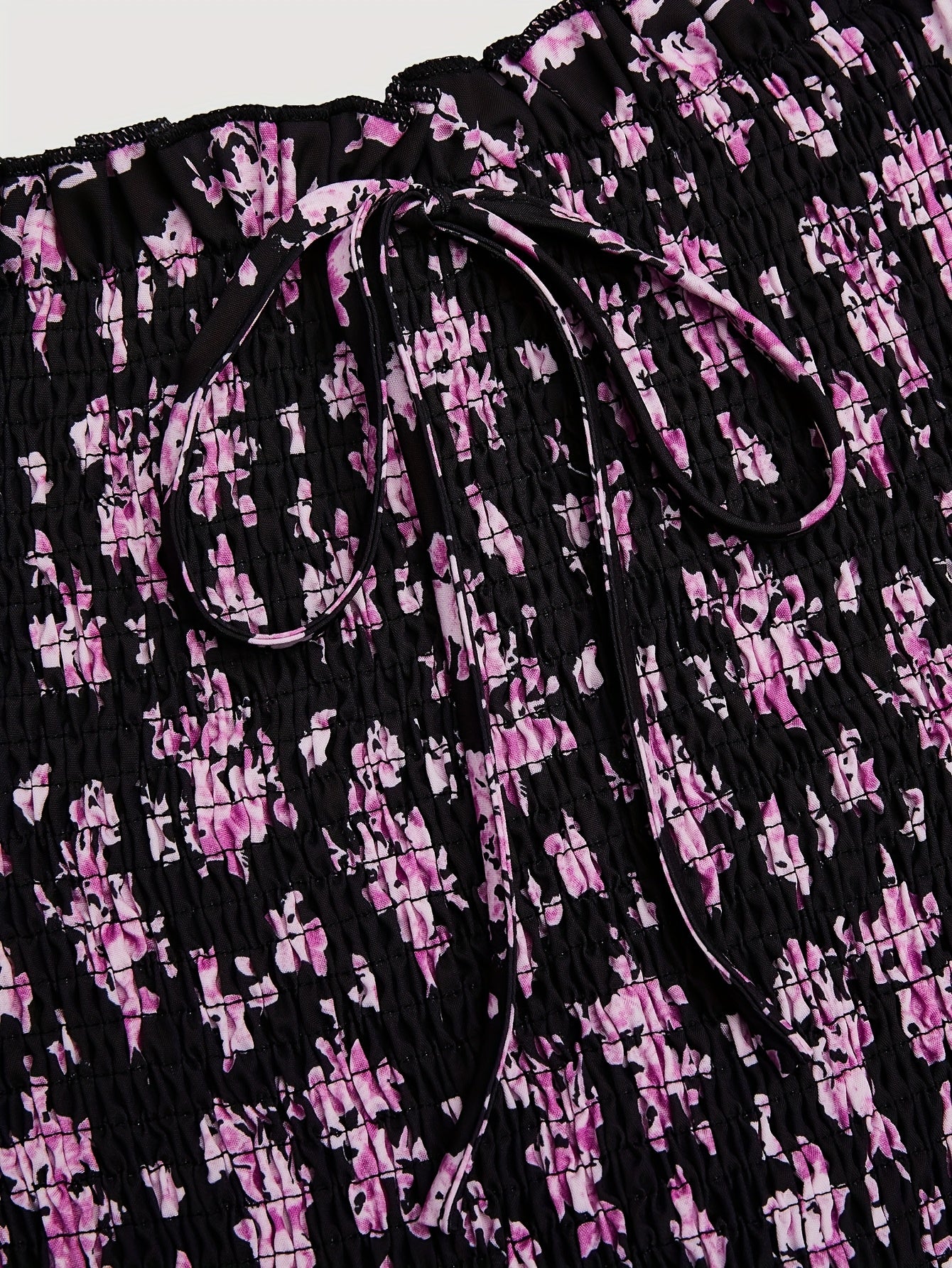 Vestido de talla grande con estampado floral, cintura fruncida, escote cuadrado, mangas cortas y lazo frontal