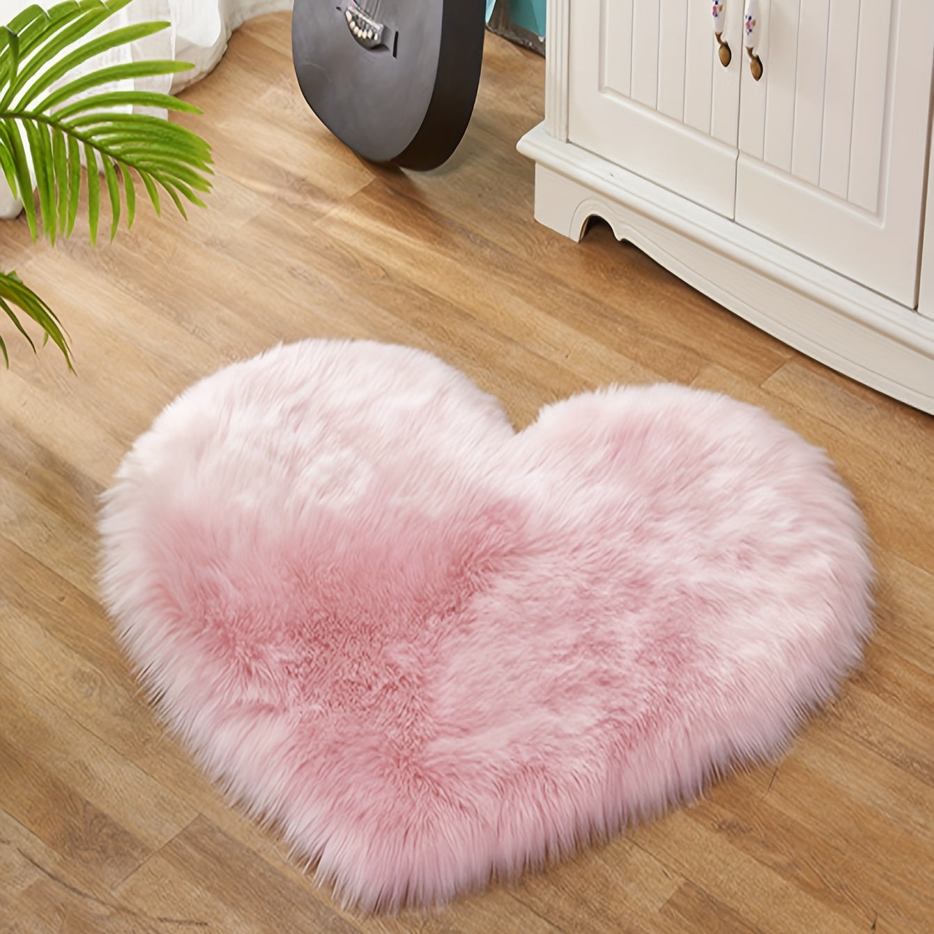 Pink Heart-Shaped Plush Faux Sheepskin Rug for Bedroom, Vanity Chair, Home Decor