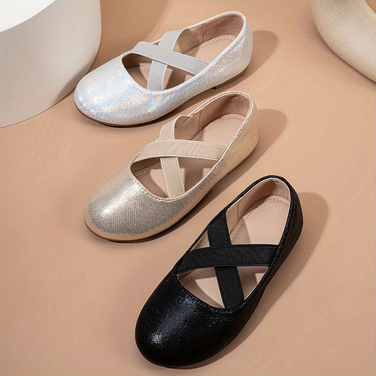 Qizlar uchun elastik xoch shaklidagi bog'ichlari bo'lgan balet poyabzallari