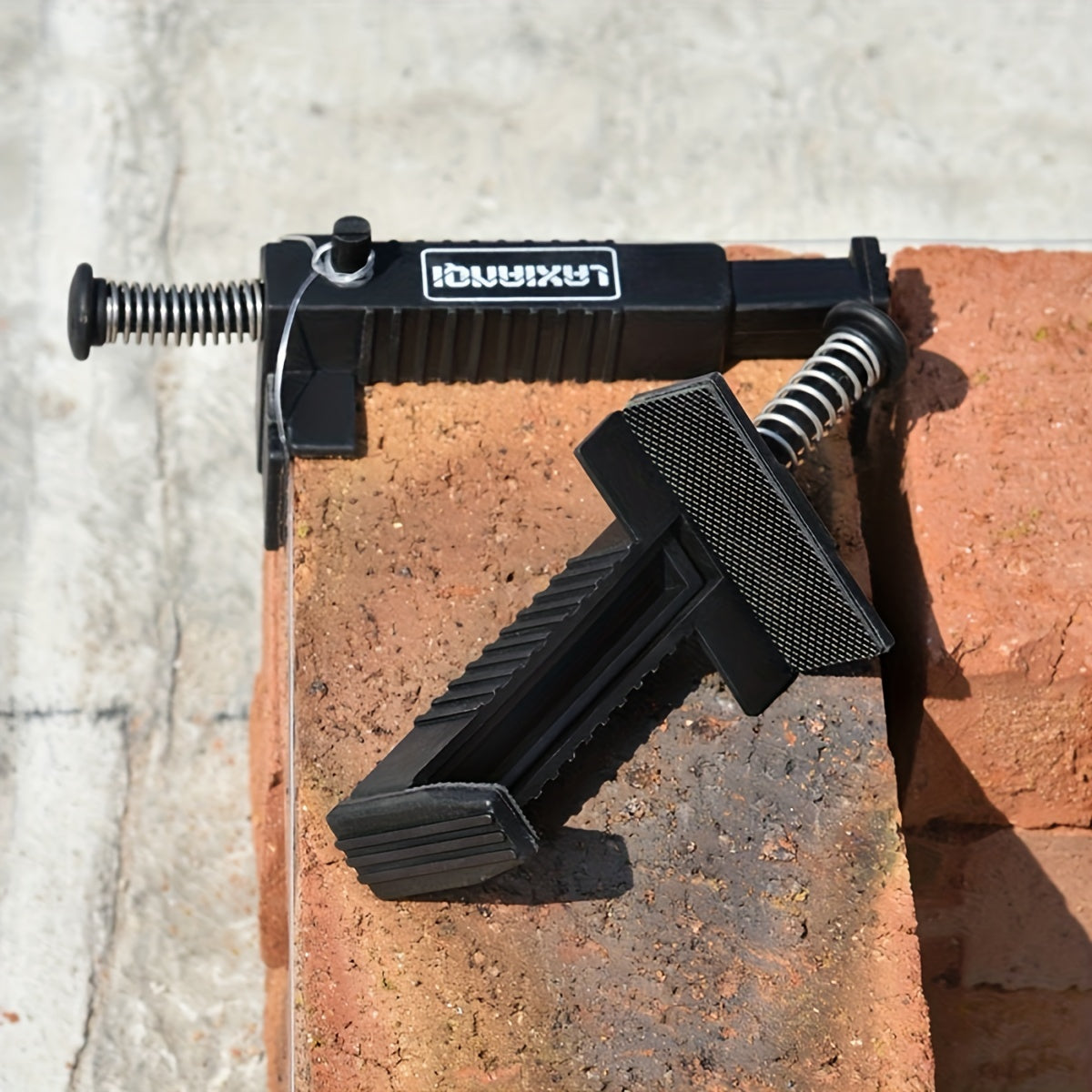 Durable Steel Plastic Bricklaying Wire Puller Leveler Clamp for Masonry