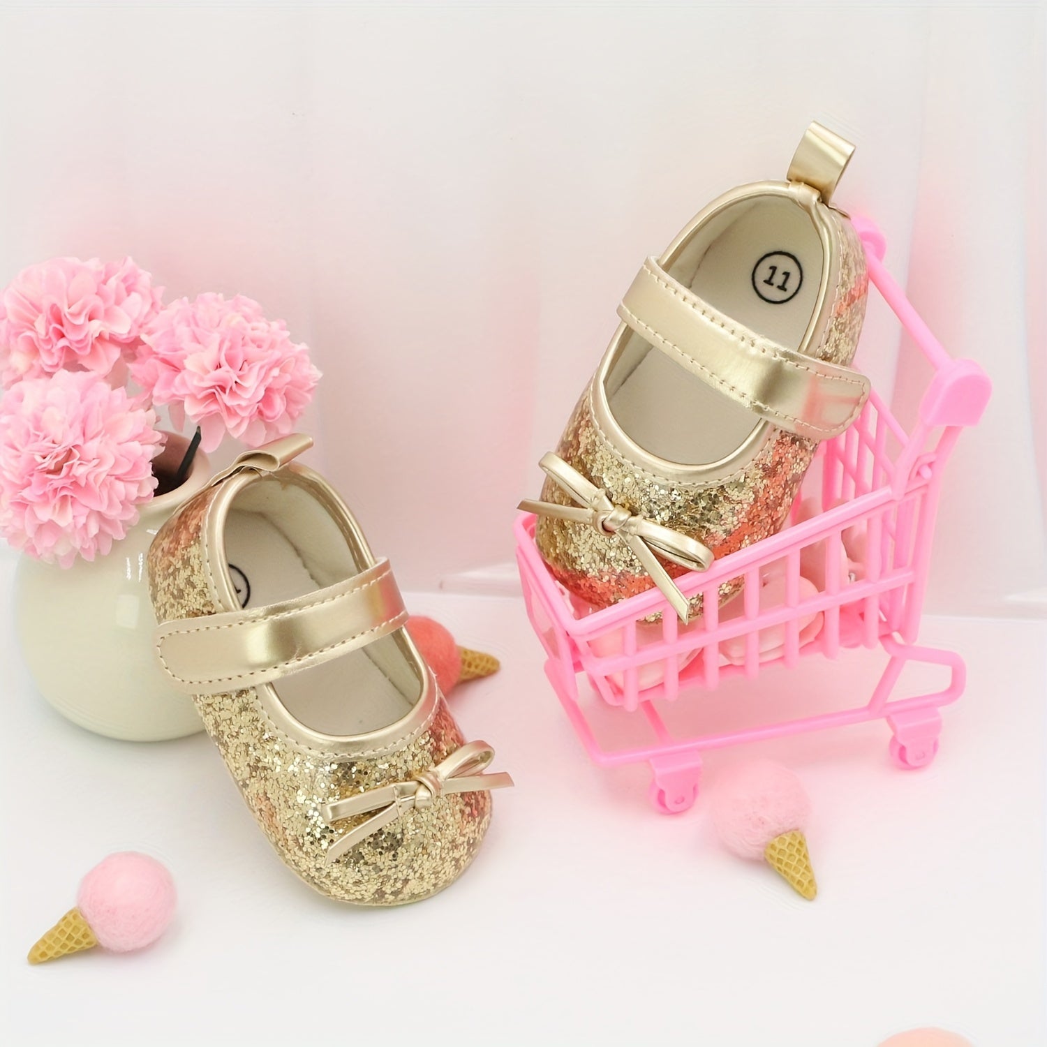 Kichkina qiz bola yurishni o'rganayotgan poyabzal, qirolicha porlashi, sirpanchiq bo'lmagan, engil, bahor, kuz, kichkina yotoqxona poyabzali