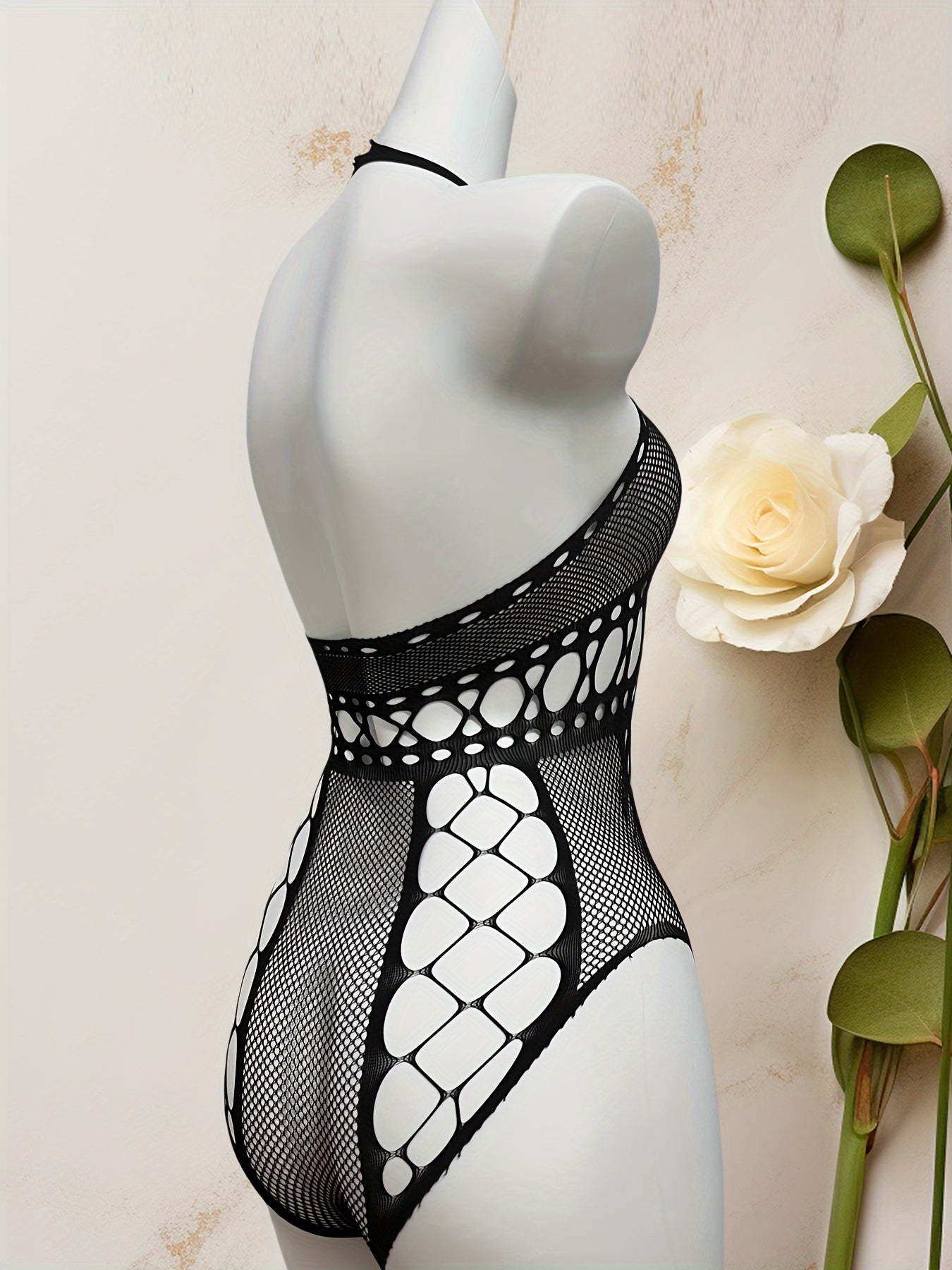 Bikini negro con tirantes en el cuello y diseño sin espalda para mujer