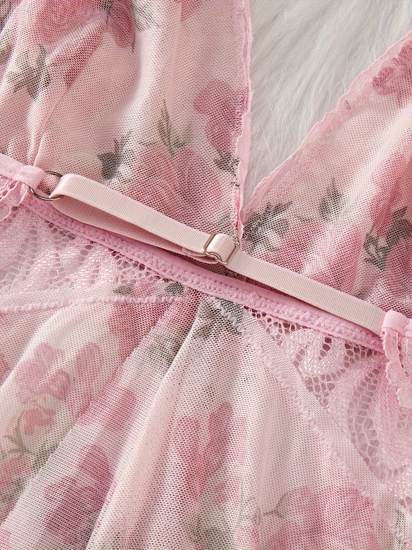 Ayollar uchun jozibali ichki kiyim, chuqur V shaklidagi dantel birikmasi dizayni, bosma naqsh, halter bo'yin va orqa qismi ochiq uslubda.