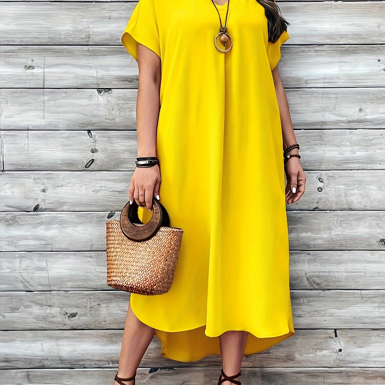 Plus Size Women's Solid V-Neck Short Sleeve Curved Hem Dress