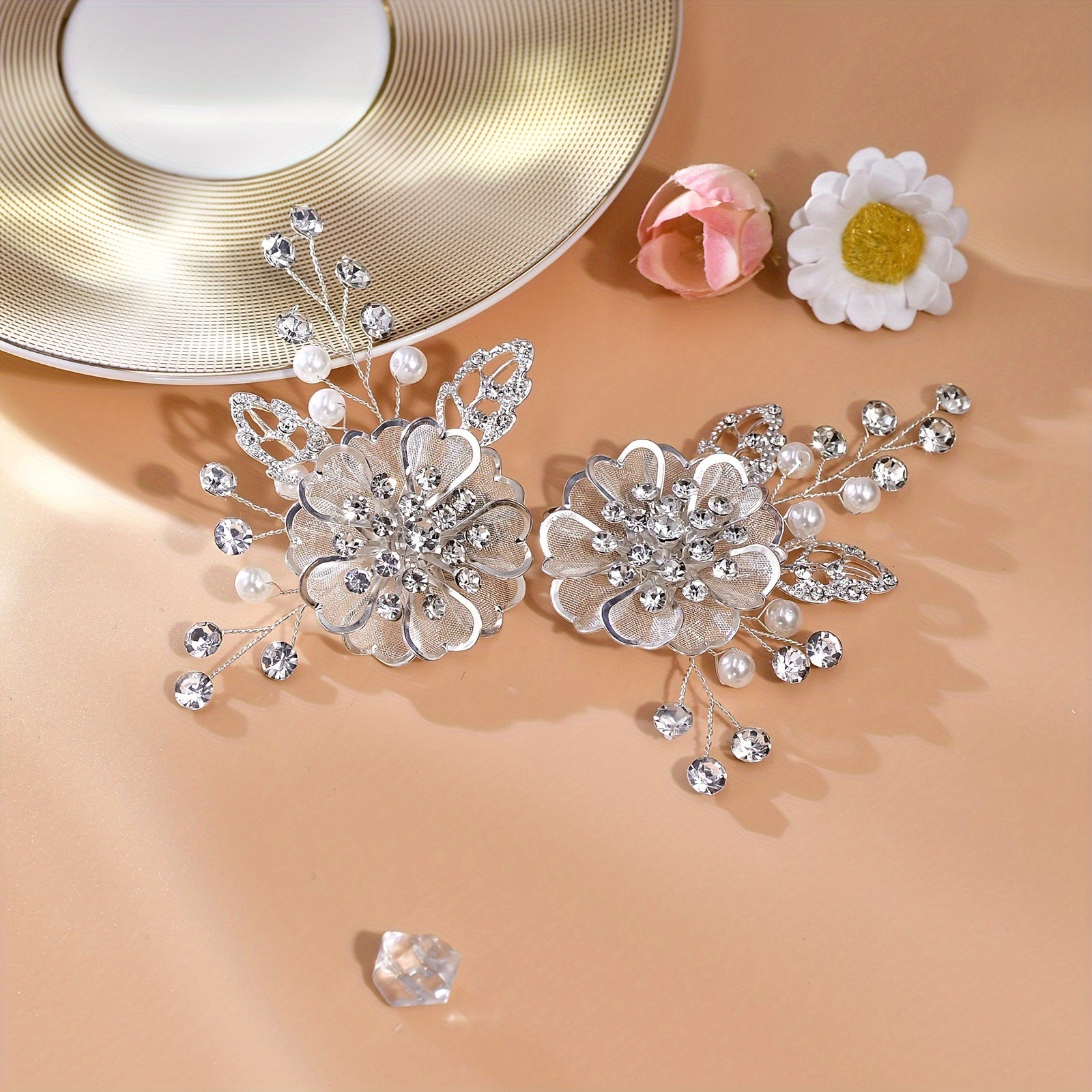 Ayollar uchun o'rmon uslubidagi qo'lda to'qilgan olmos gul tarmog'i to'y poyafzali, oltin bargi bilan qulflangan va sun'iy marjon dizayni bilan