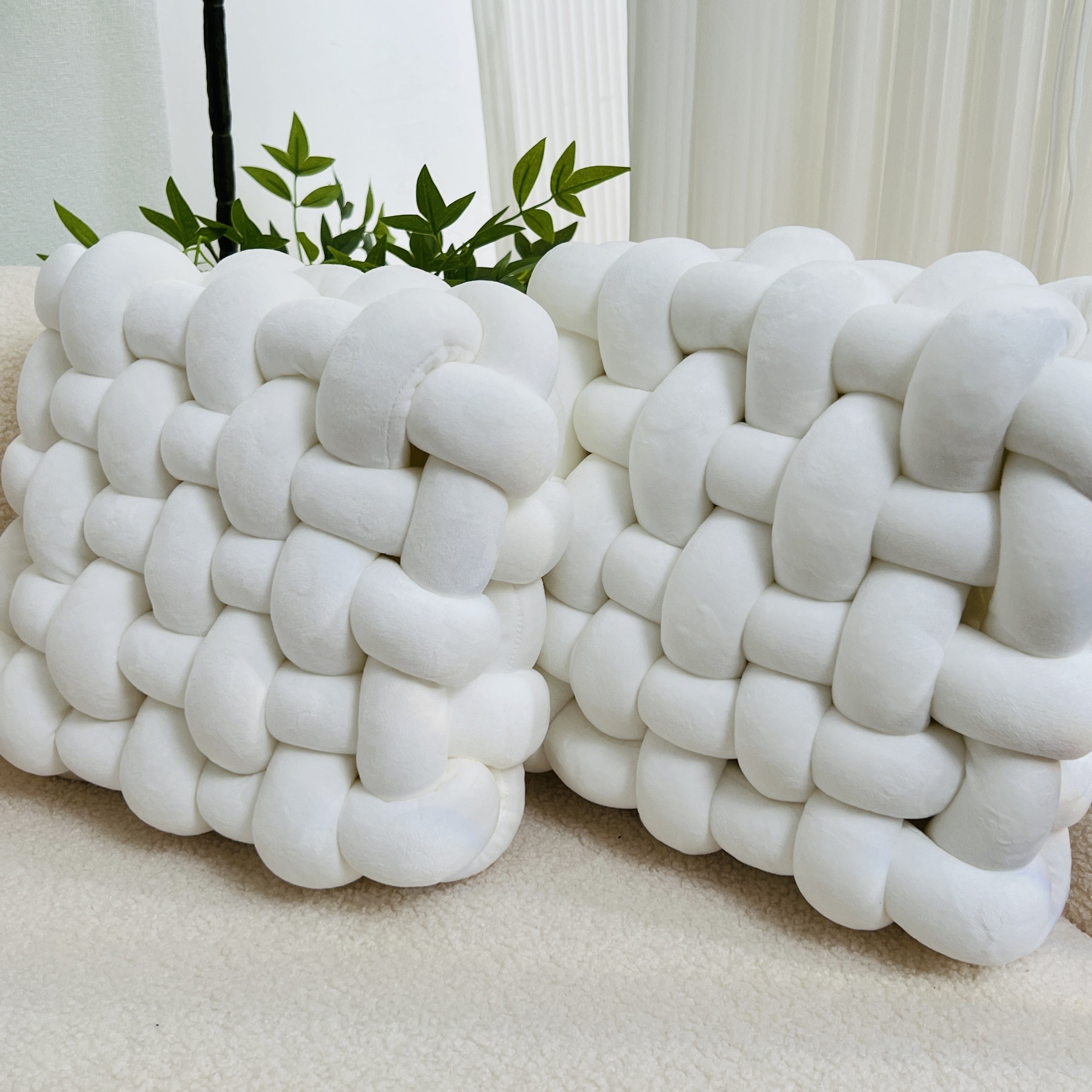 Мягкая подушка в виде узла, идеальна для домашнего декора в гостиных, спальнях и офисах.