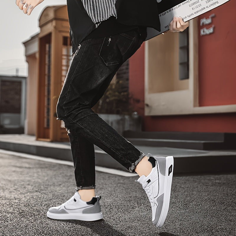 Erkaklar uchun moda krossovkalari 2025 bahor kolleksiyasi, Preppy minimalist uslubi, bir rangli, pastki qismi bog'ichli poyabzal, tasodifiy sport ko'cha kiyimlari, sun'iy yuqori qismi, mato ichki qismi, PVC taglik, dumaloq barmoq -