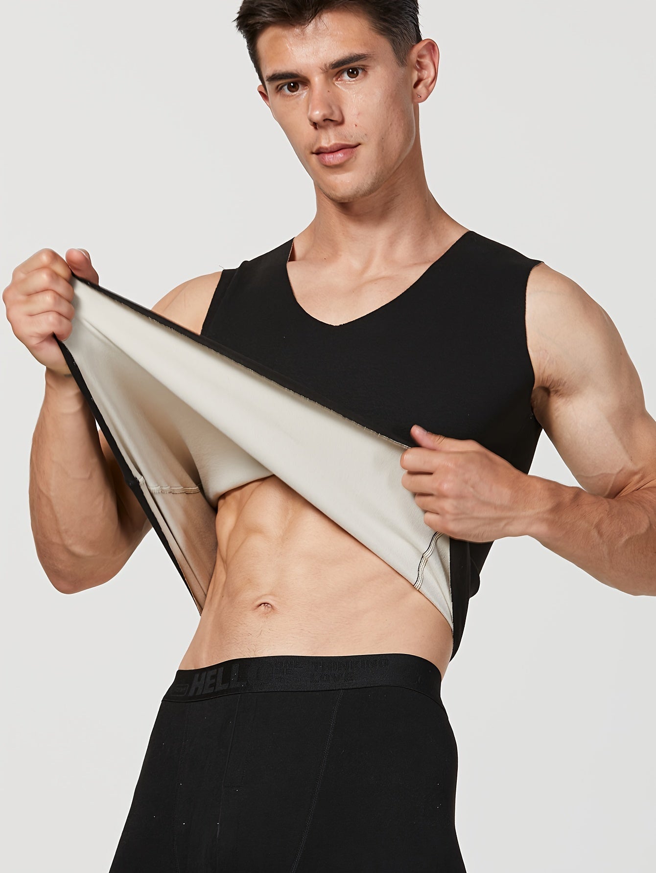 Tog‘da yurish va ochiq havoda faoliyatlar uchun mo‘ljallangan, polyester va spandeks aralashmasidan tayyorlangan iliq, V-shaklidagi 3 ta erkak ko‘ylak to‘plami.