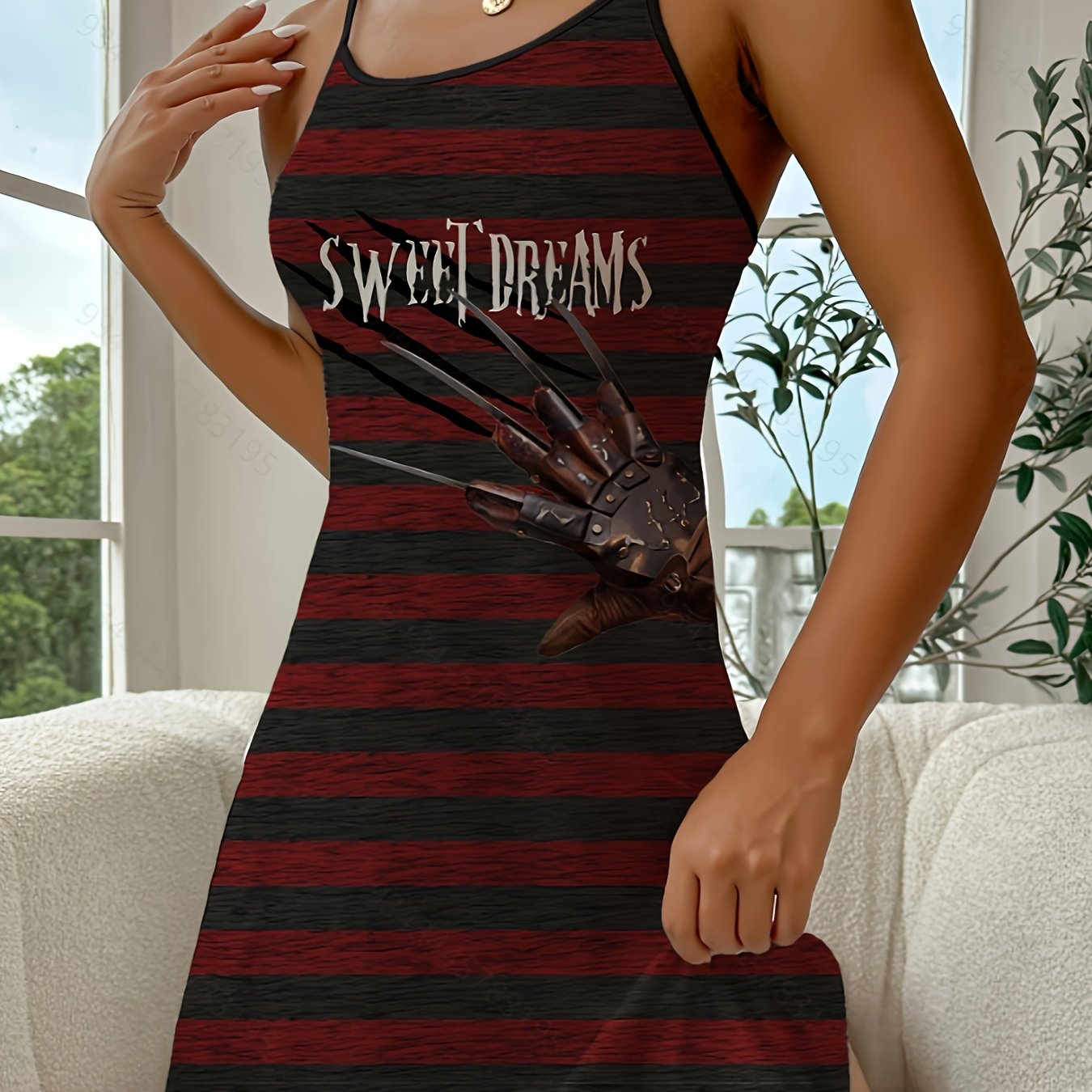 Camisón de mujer a rayas con ribete de lechuga en el cuello redondo y microelástico de poliéster