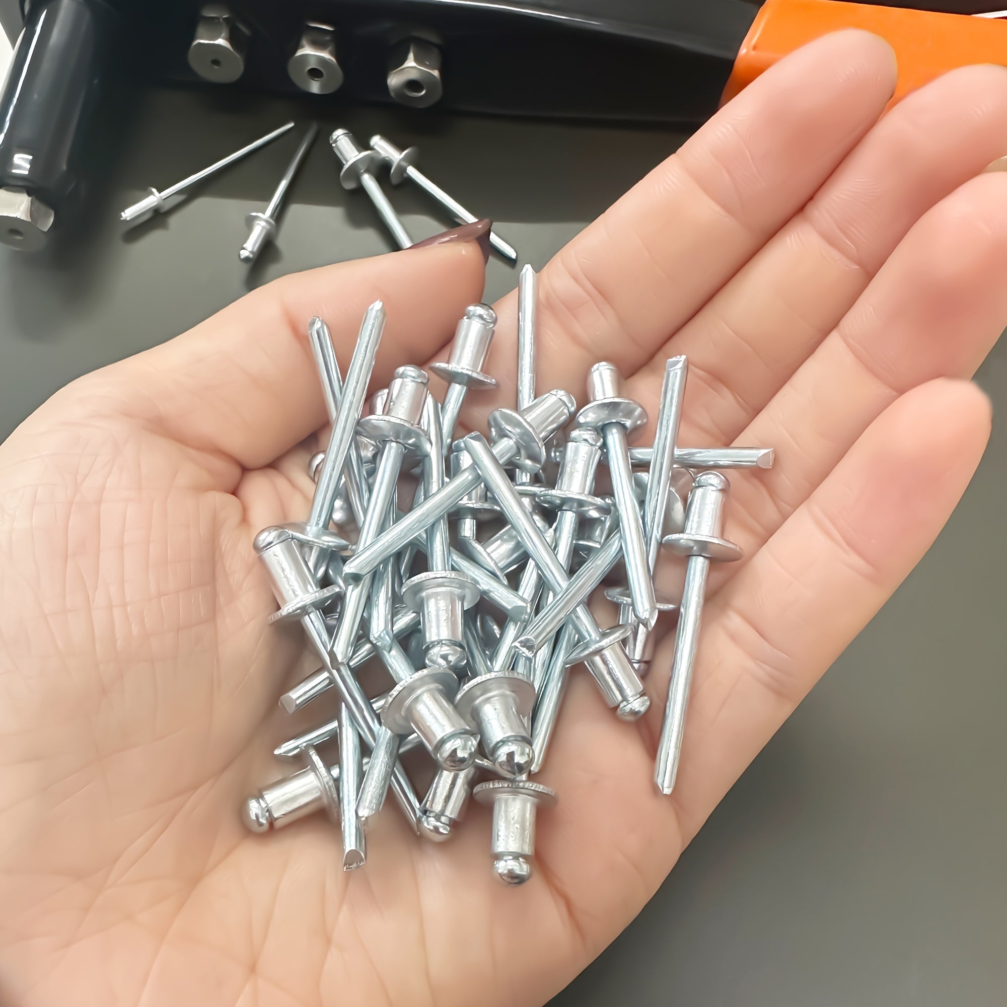 Тяжелый ручной заклепочник с 4 насадками и 120 заклепками для металла, пластика, кожи