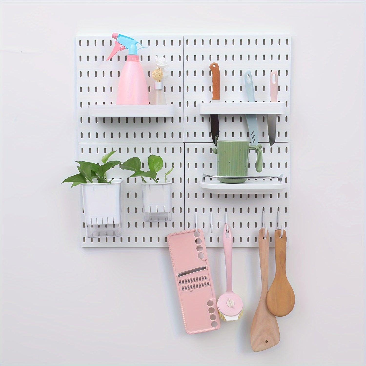1 dona pegboard va aksessuarlar, shu jumladan quti, plastinka, ilgichlar, assorti, chashka ilgichlar, asboblar uchun ushlagich, turli joylar uchun saqlash tashkilotchisi.