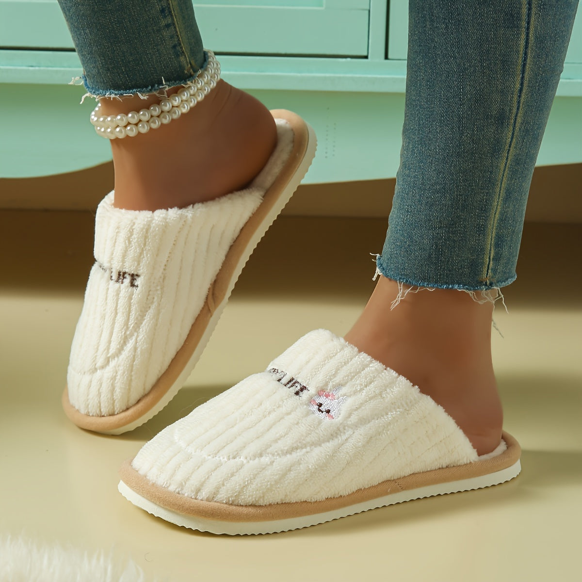 Женские домашние тапочки на slip-on с плюшевой подкладкой и мультяшным дизайном, бежево-розовые