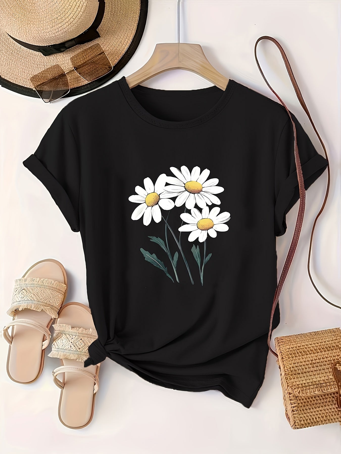 Women's Plus Size Black Daisy Print Casual T-Shirt with Breathable Fabric