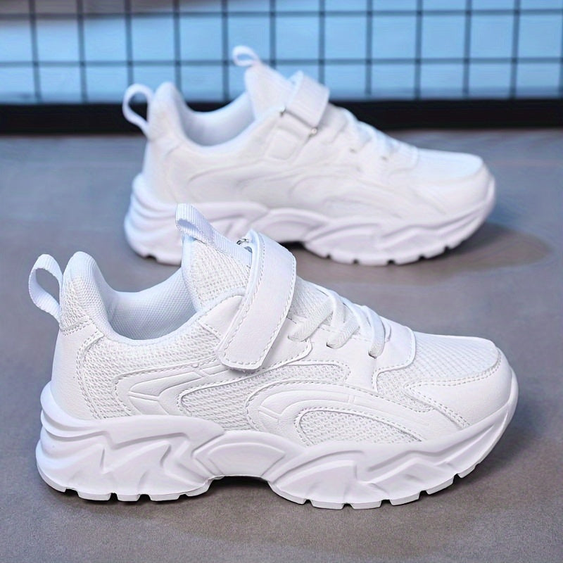 Qora pastki qismi past bo'lgan qizlar uchun krossovkalar, nafas oladigan to'r, EVA taglik, sozlanadigan tasma va mustahkam joylashish dizayni bilan. Qiziqarli va qulay yurish poyabzallari.