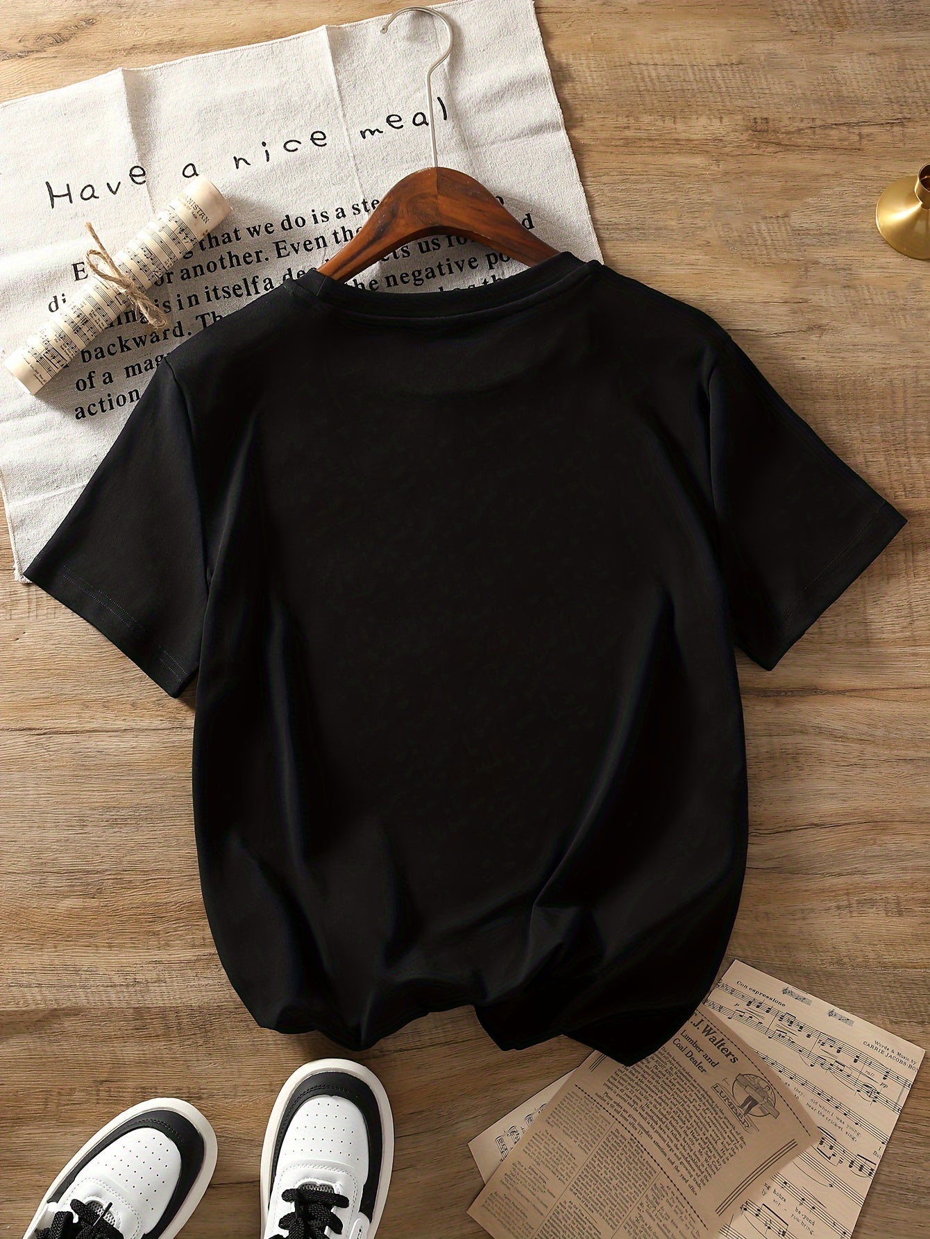 Women's Polyester T-Shirt with Vintage Portrait Print Crew Neck Casual All Seasons