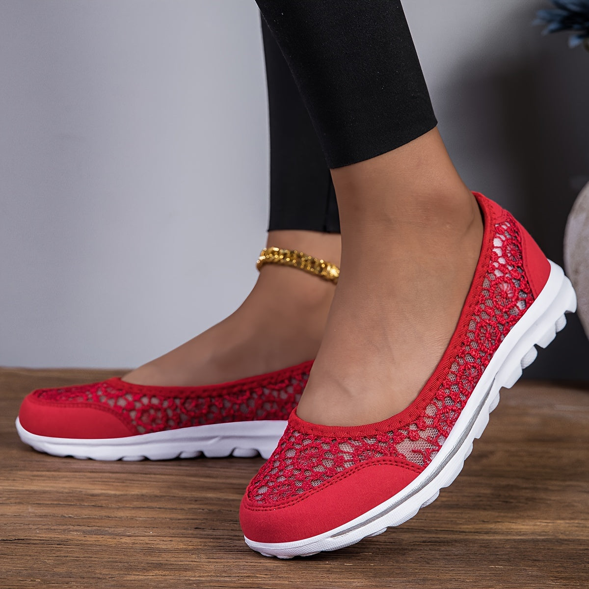 Дышащие кружевные сетчатые туфли для женщин с мягкой, легкой противоскользящей подошвой и дизайном в один шаг.