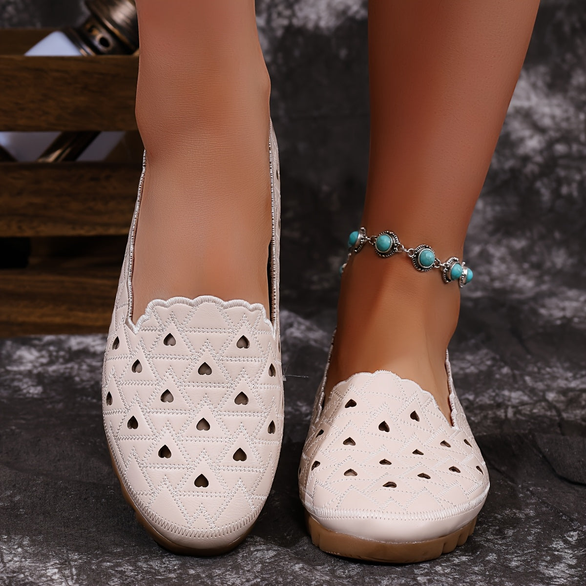 Women’s Vintage-Inspired Cut-Out Ballet Flats Slip-On Comfortable Shoes White Beige