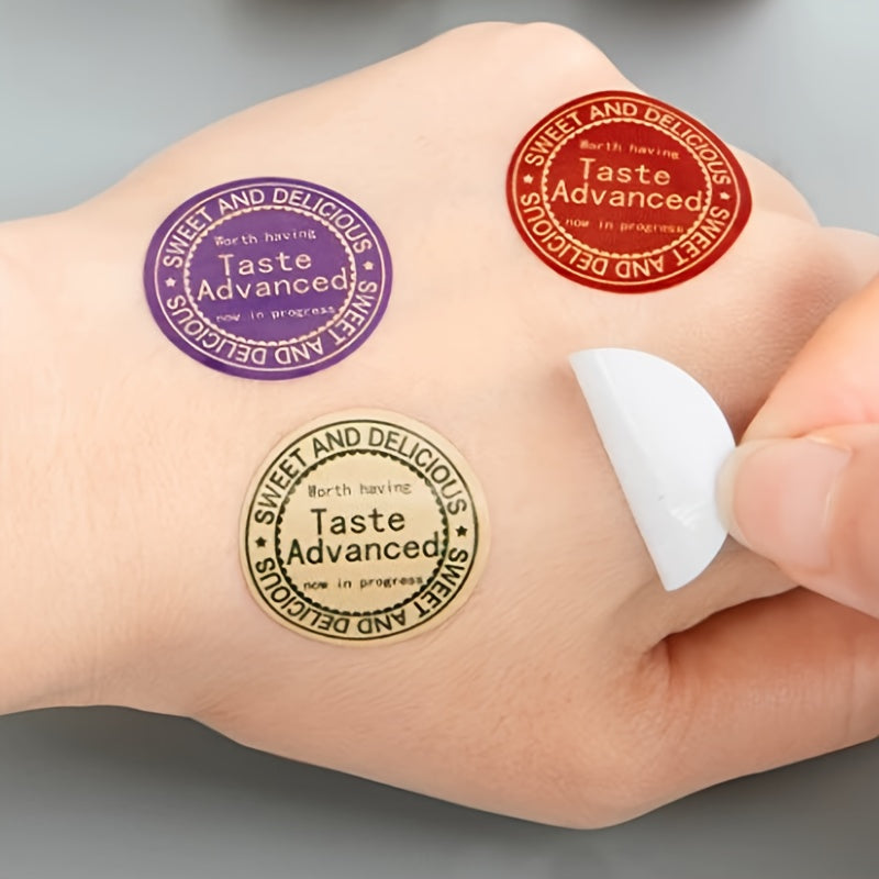 500 yoki 1000 ta maxsus stikerlar to'plami, turli o'lchamlarda, sumkalar, tug'ilgan kunlar, suvga cho'mish marosimlari va biznes maqsadlari uchun. O'z logotipingiz va dizayningiz bilan shaxsiylashtiring.