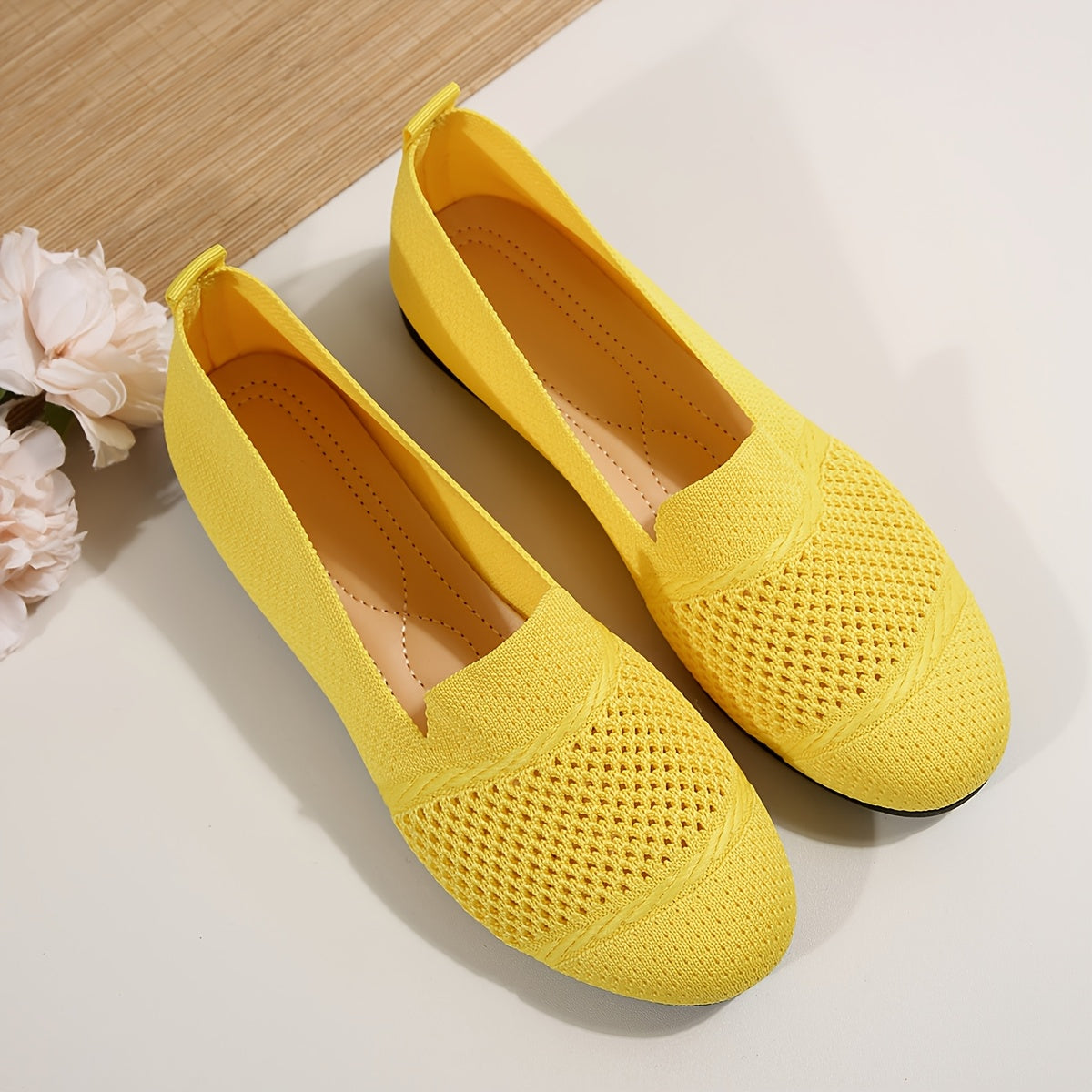 Women's Lightweight Knitted Flats with Soft Sole and Round Toe