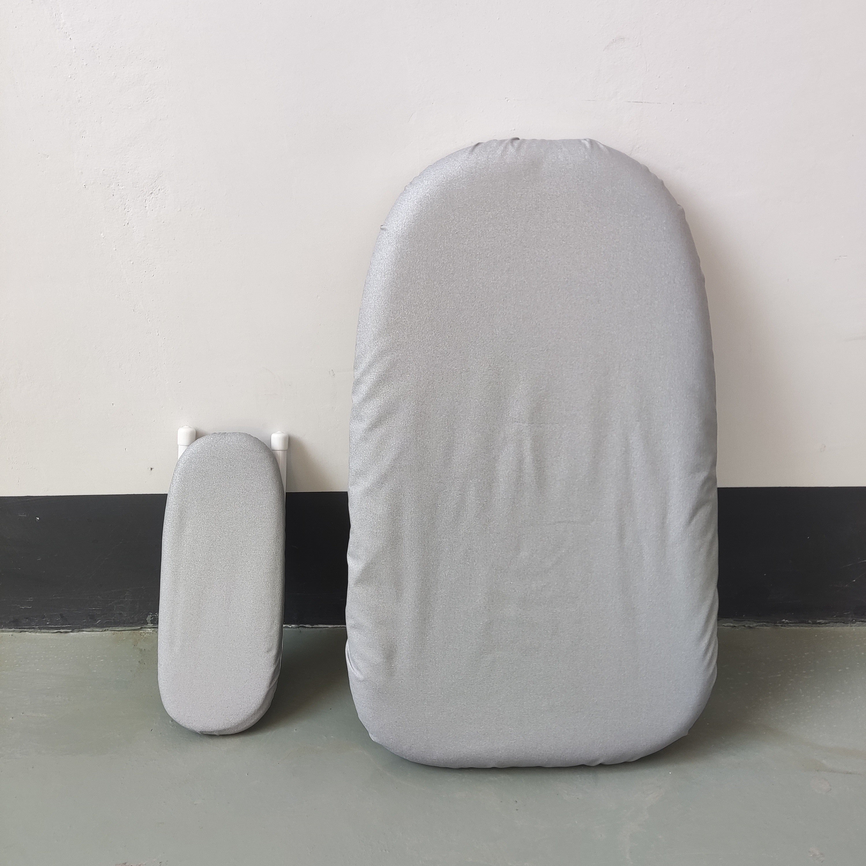 Tablero compacto de plegado de ropa con manga para planchar, ideal para espacios pequeños y viajes