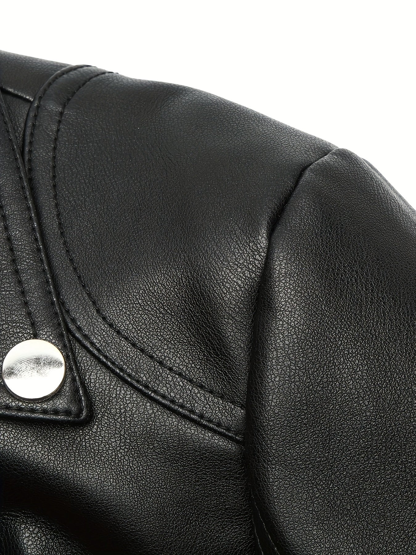 Katta o'lchamdagi qora PU charm moto kurtka, uzun yenglar, zip-up old qismi va tugmachali bilaklar bilan, ko'p qirrali kuz/qish uslubi uchun.