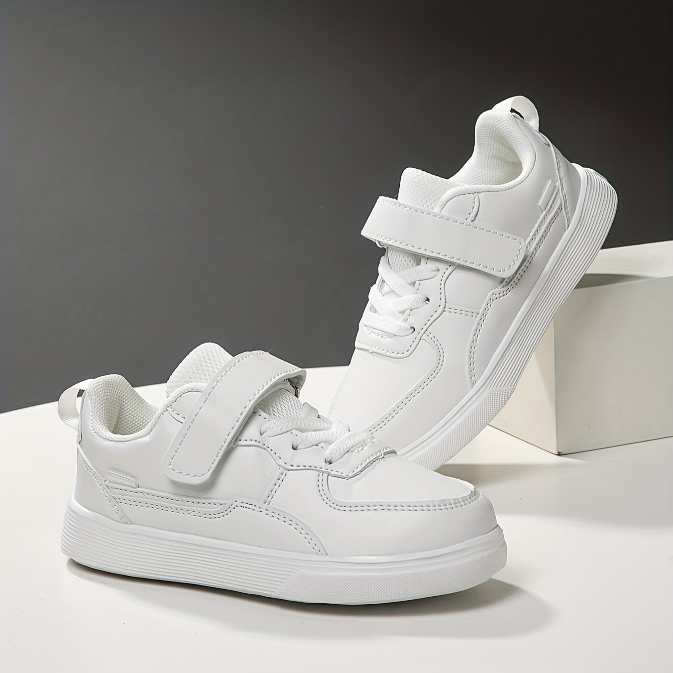 Ichki va tashqi foydalanish uchun ideal bo'lgan ko'p funksiyali krossovkalar, tasodifiy yugurish dizayni bilan. Bog'ichlar bilan kiyish oson, yengil, havo o'tkazuvchi va qulay. Zamonaviy yangi kelishlar.