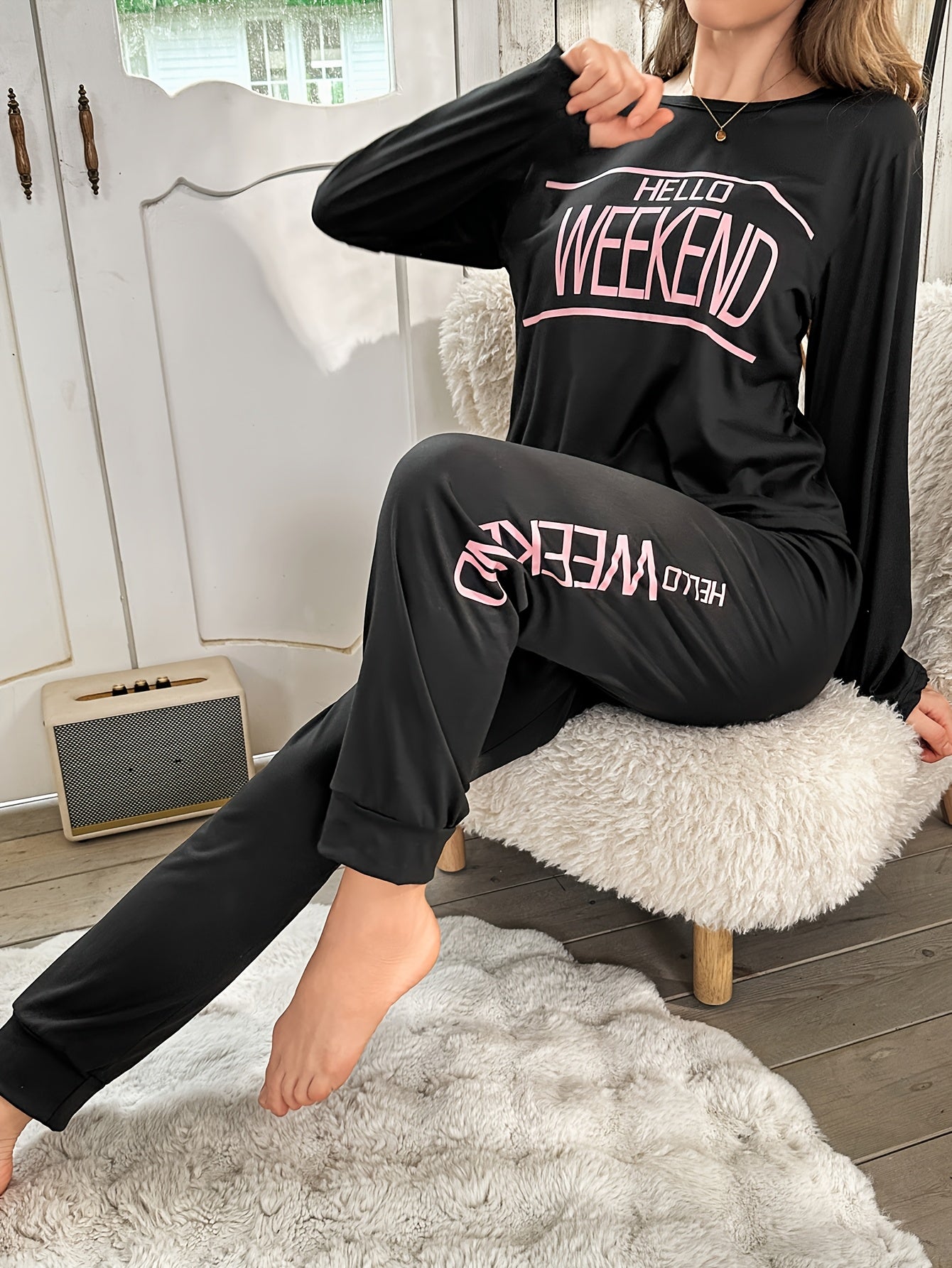 Conjunto de pijama casual de poliéster para mujer con estampado de eslogan y pantalones con lazo