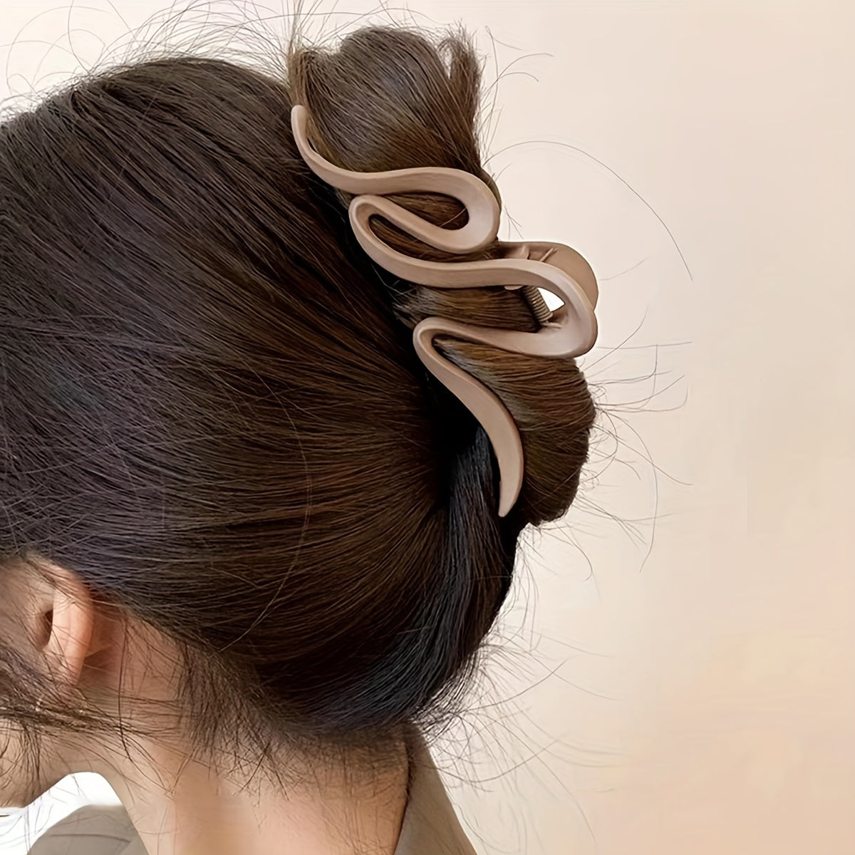 Vintage Style Resin Hair Claw Large Matte Wave Updo Clip for Women