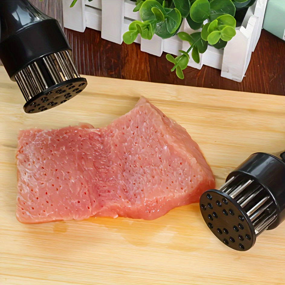 1 dona rang-barang go'sht teshuvchi, tovuq oyoqlarini, tovuq qanotlarini va boshqa go'sht bo'laklarini bog'lash uchun. Bunda bo'sh go'sht ignasi, go'sht bolg'asi, barbekyu ignasi va go'sht qabul qilish ignasi va gadjetlar kabi oshxona buyumlari mavjud.