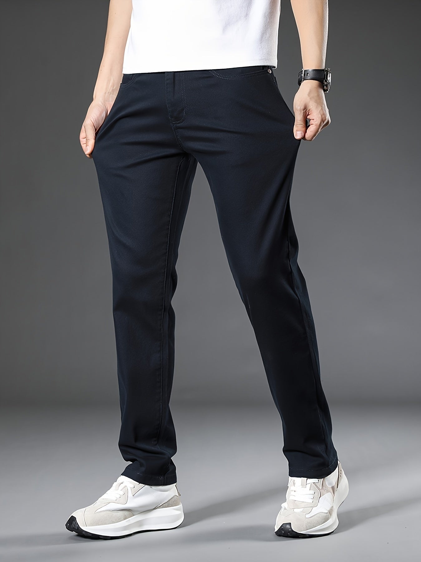 Erkaklar uchun tasodifiy denim jinsi shimlar, chuqur ko'k rangda, paxta aralashmasidan, oddiy kesimda, to'g'ri oyoq, tugma yopish, yuvilgan ko'rinish, belsiz, o'rta bel, barcha mavsumlar uchun, kattalar o'lchovlari.