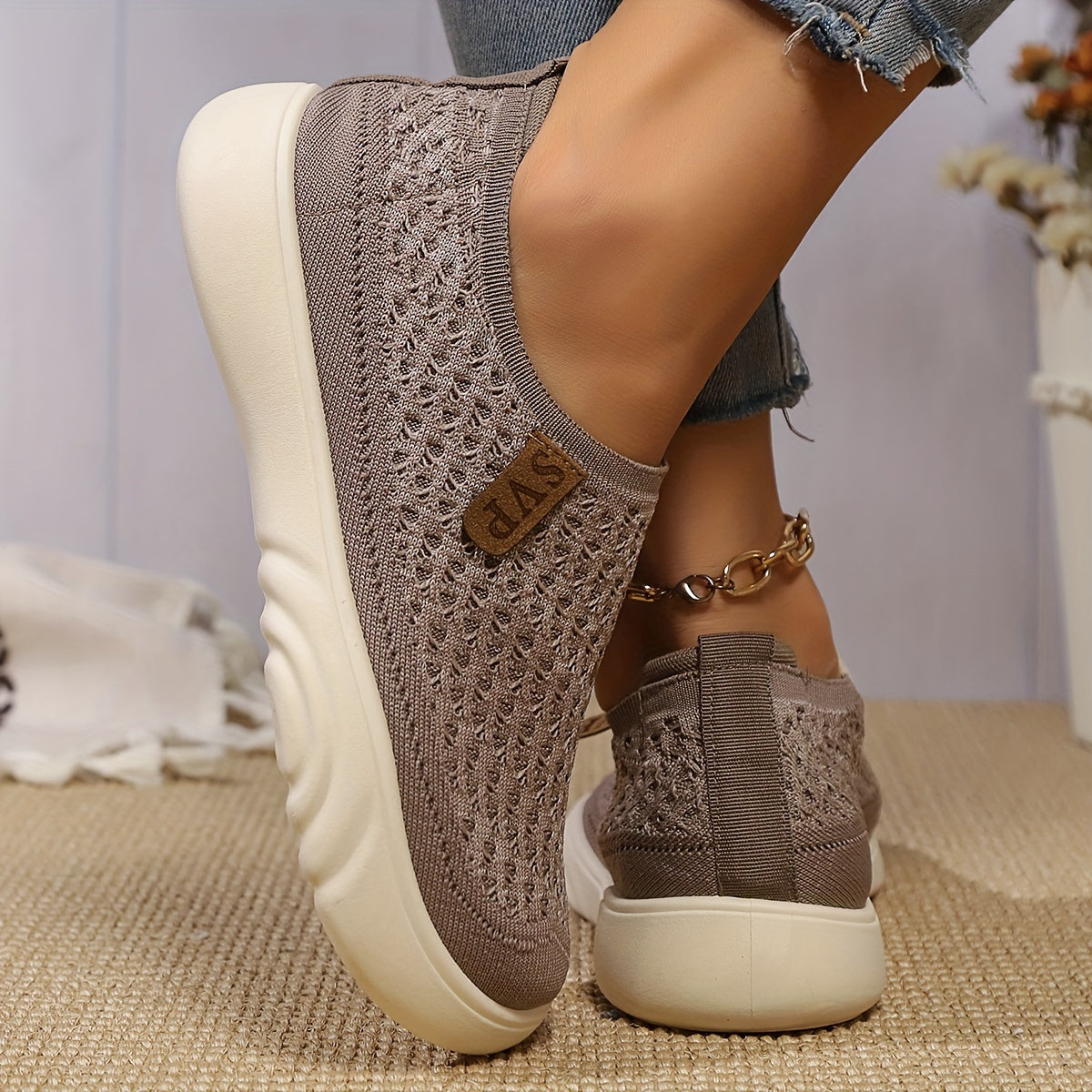 Ayollar uchun nafas oladigan to'qilgan loaferlar, yumshoq taglik va dumaloq barmoq bilan - barcha mavsumlar uchun ideal.