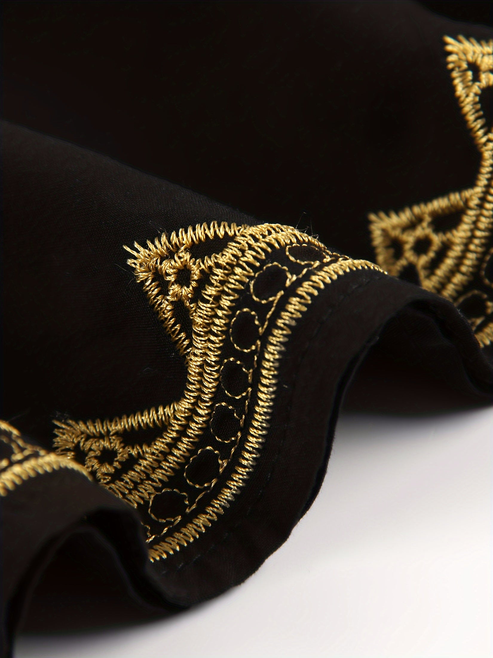 Plus Size Floral Embroidered Maxi Kaftan Dress with Notched Neck and Batwing Sleeves