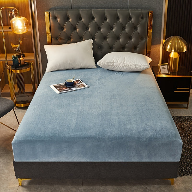 Ultrafine Fiber Mattress Cover in Warm Fleece Flannel for Double and Single Beds