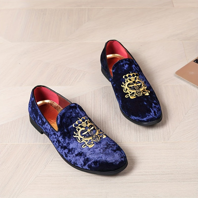 Erkaklar uchun katta o'lchamdagi tasodifiy loferlar, etnik naqshli tikuvlar bilan, yurish va haydash uchun nafas oladigan slip-on dizayni va zamonaviy kauchuk taglik.