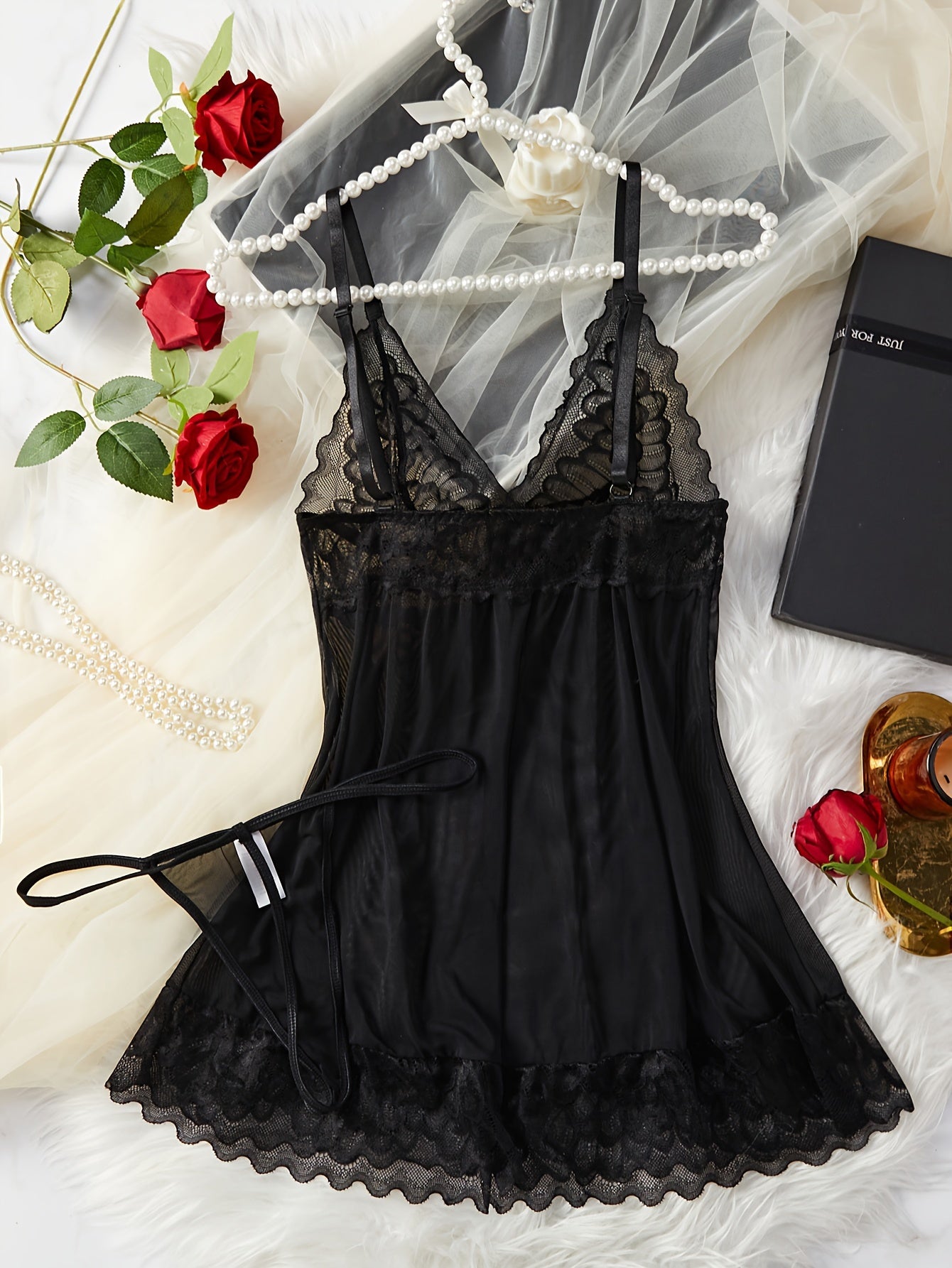 Ayollar uchun sexy tunika to'plami, ingichka yelka tasmalari va jozibali dizayn, thong bilan birga