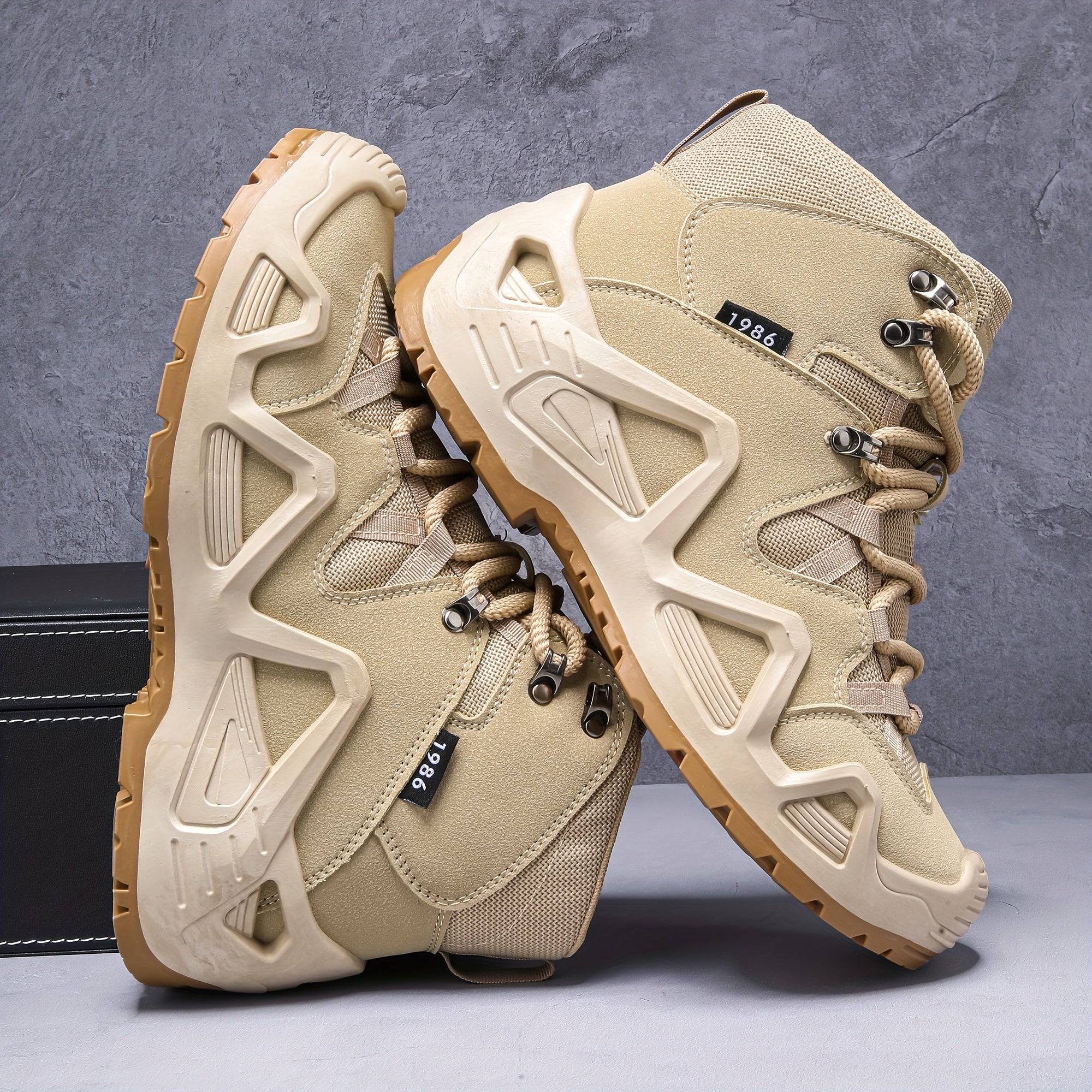 Har mavsumda, ochiq havoda va tasodifiy foydalanish uchun retro uslubidagi mustahkam erkaklar botinkalari, sirpanmaydigan va nafas oladigan dizayn bilan.