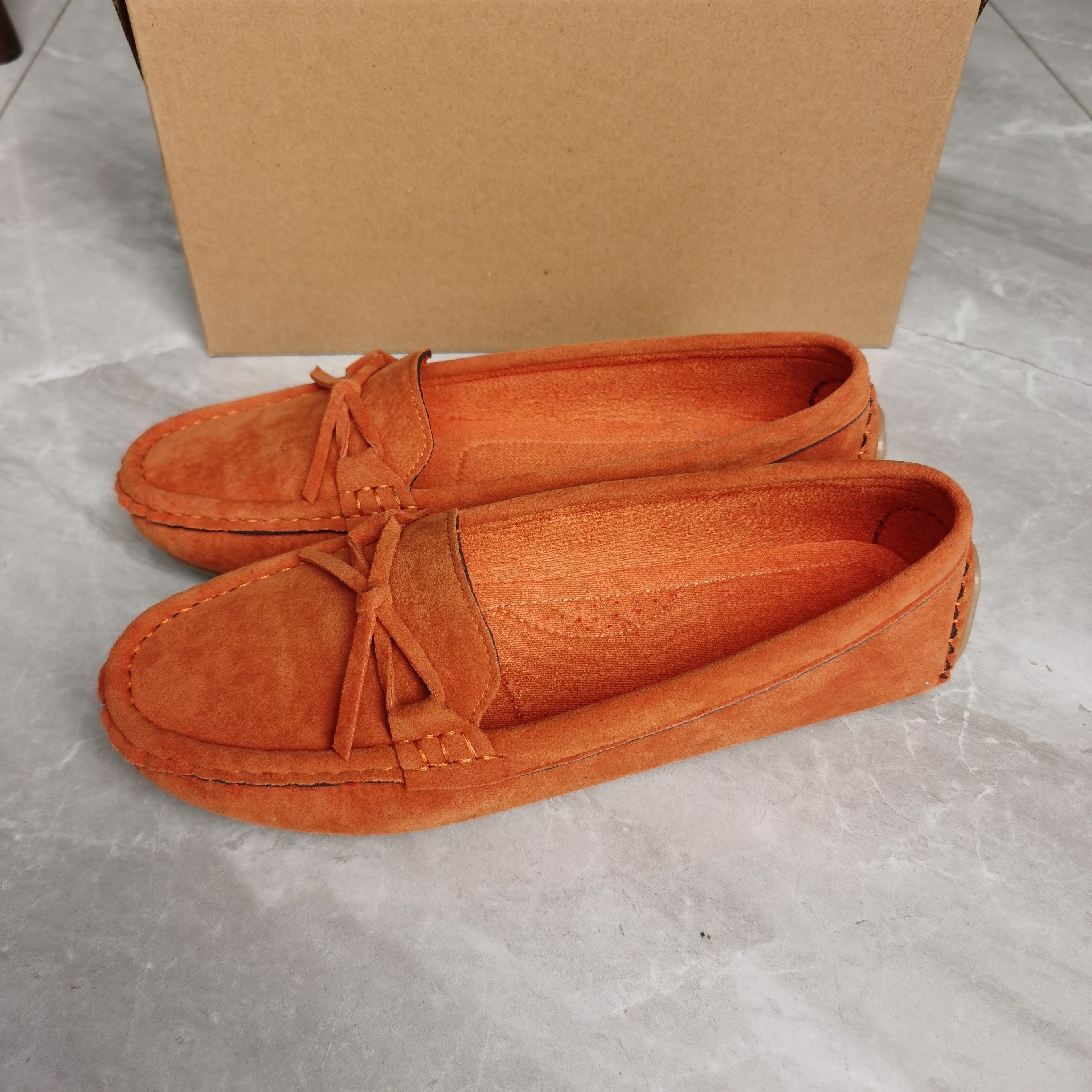 Ретро плоские лоферы с бантом, стиль с легким надеванием и мягкой подошвой для повседневной носки.