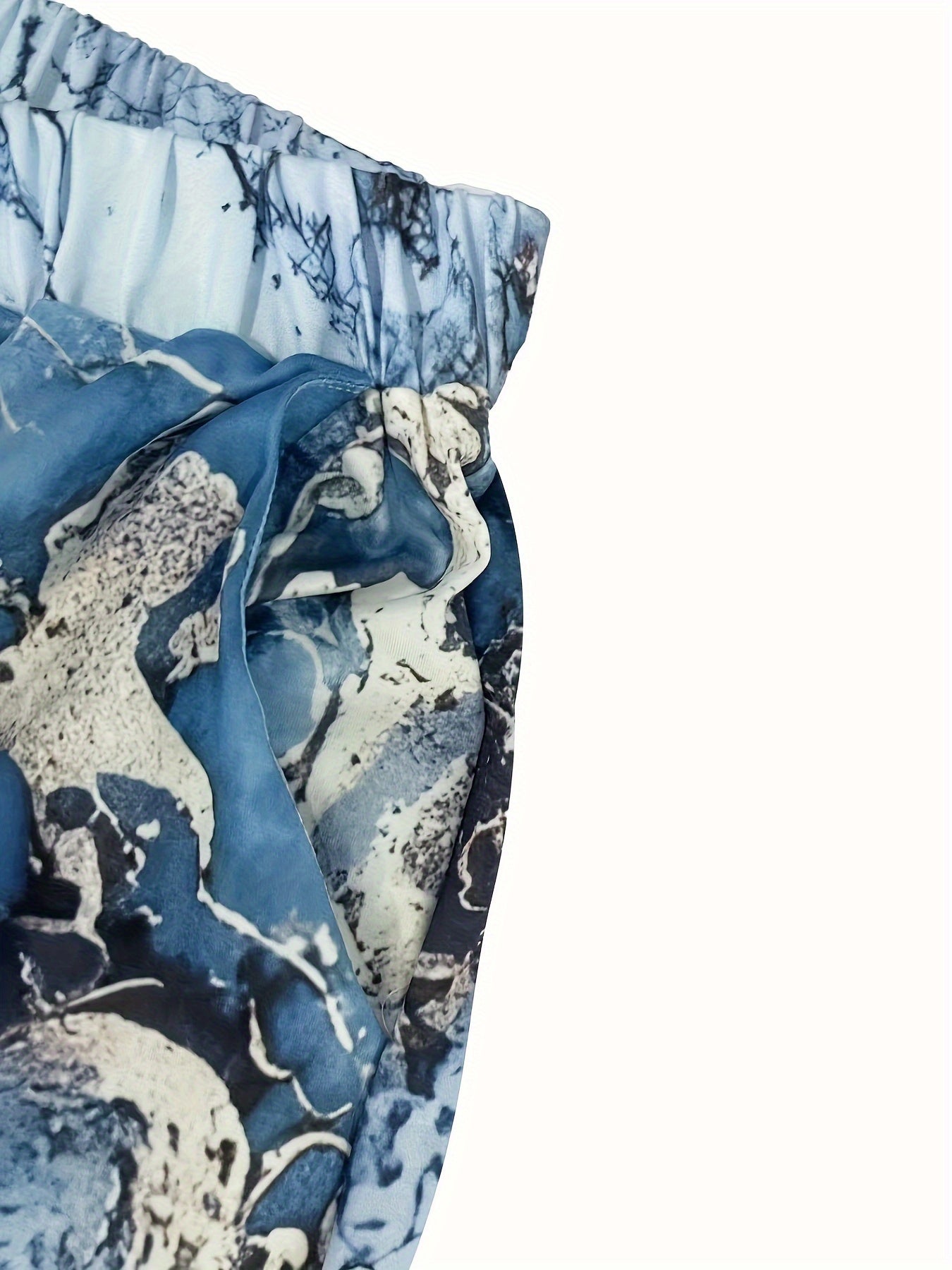 Katta o'lchamdagi ayollar uchun bosma qisqa yengli ikki qismli to'plam.