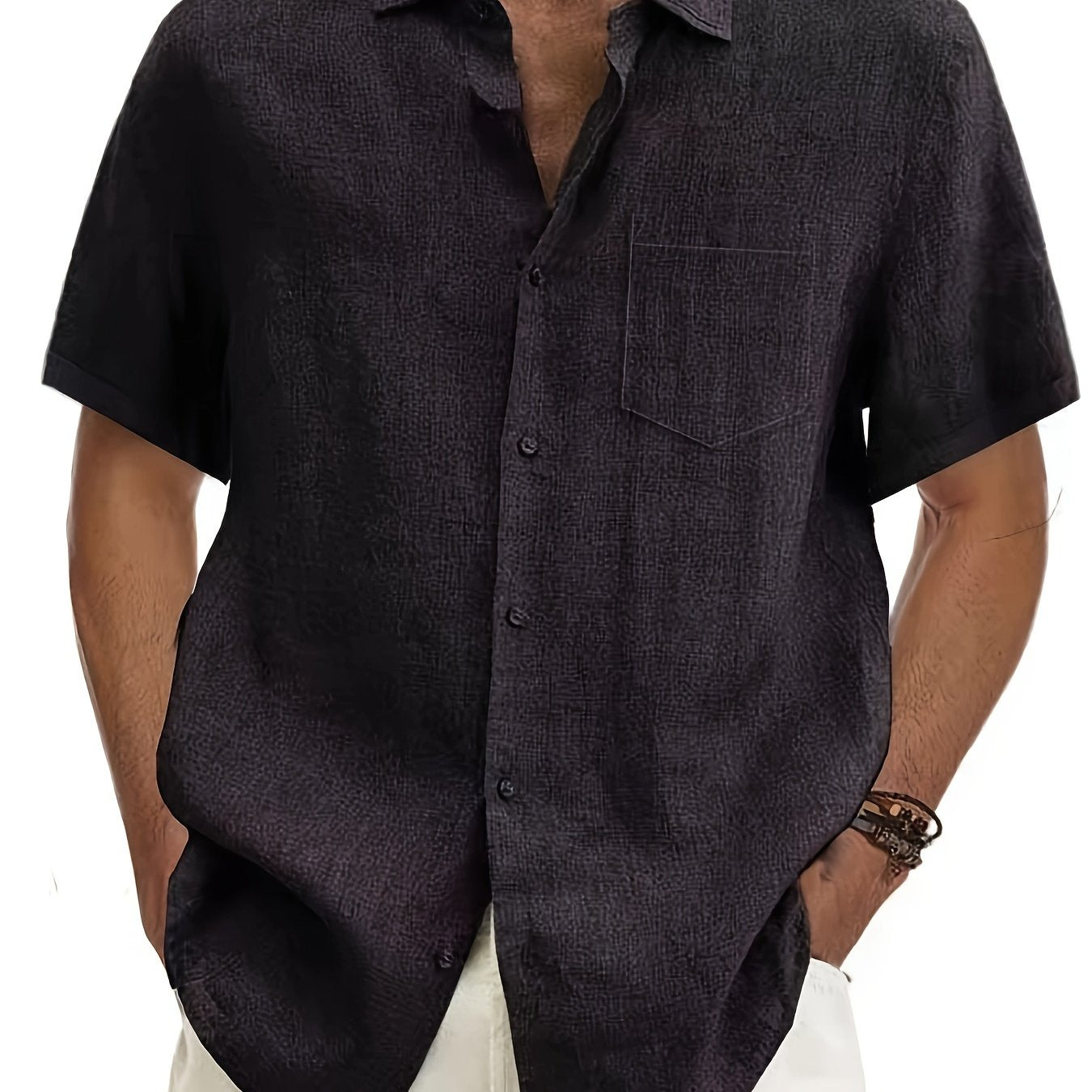 Katta o'lchamdagi erkaklar uchun qisqa yengli ko'ylak, cho'ntak bilan, bir rangda, retro uslubda va nafas oladigan matodan.