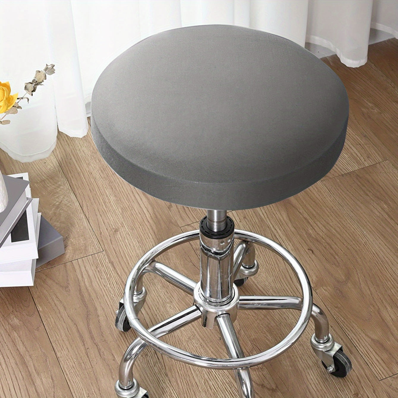 Cho'ziladigan suv o'tkazmaydigan stul qopqog'i. Klassik uslub, polyester va spandeks aralashmasidan tayyorlangan. Mashinada yuvish mumkin, elastik lenta bilan yopiladi. Qumlangan hunarmandchilik. Uy yotoqxona bezatish uchun ideal.