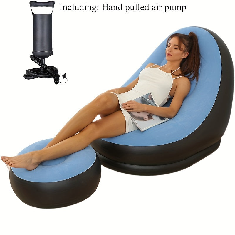 Tashqarida dam olish uchun 2 ta havzali dam olish kreslolari va oyoq uchun stul bilan yig'iladigan divan