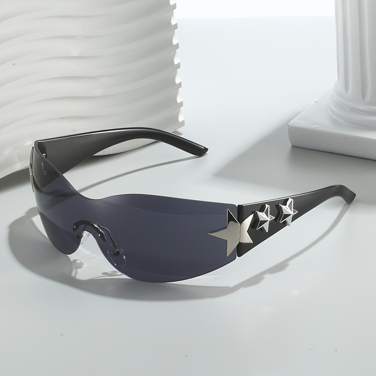 Gafas de moda unisex de gran tamaño con diseño futurista sin marco y decoraciones de estrellas