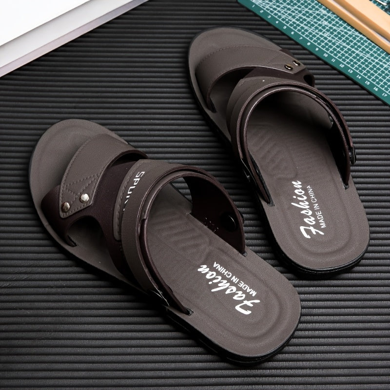 Erkaklar uchun yozgi moda sandallari bir rangli va grafik ko'cha uslubida. Tashqi plyaj va sayohat uchun sirpanmaydigan EVA taglikka ega bo'sh ochiq barmoqli oyoq kiyimlari. Yumshoq klassik biznes ko'rinishi.