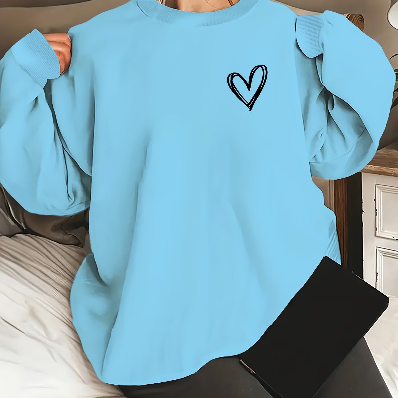 Women's Oversized Cotton Sweatshirt with Black Heart Print Casual Pullover