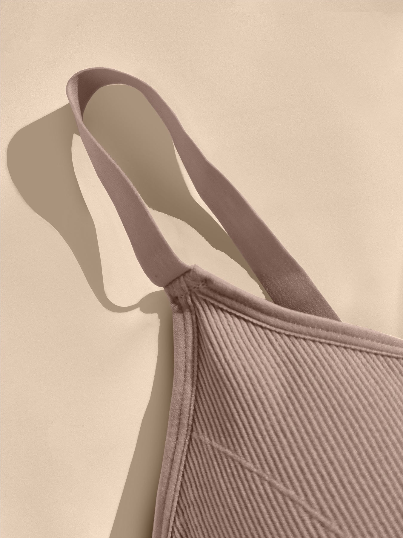 Plus o'lcham sport bra tank top to'liq rangli ribli orqa qismi bo'sh olib tashlanadigan padlar