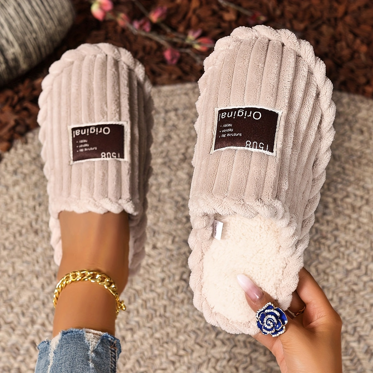 Uniseks korduroy paxta bilan qoplangan yopiladigan shippaklar, antiskid taglik bilan, ichki uy poyabzali uchun ayollar va erkaklar