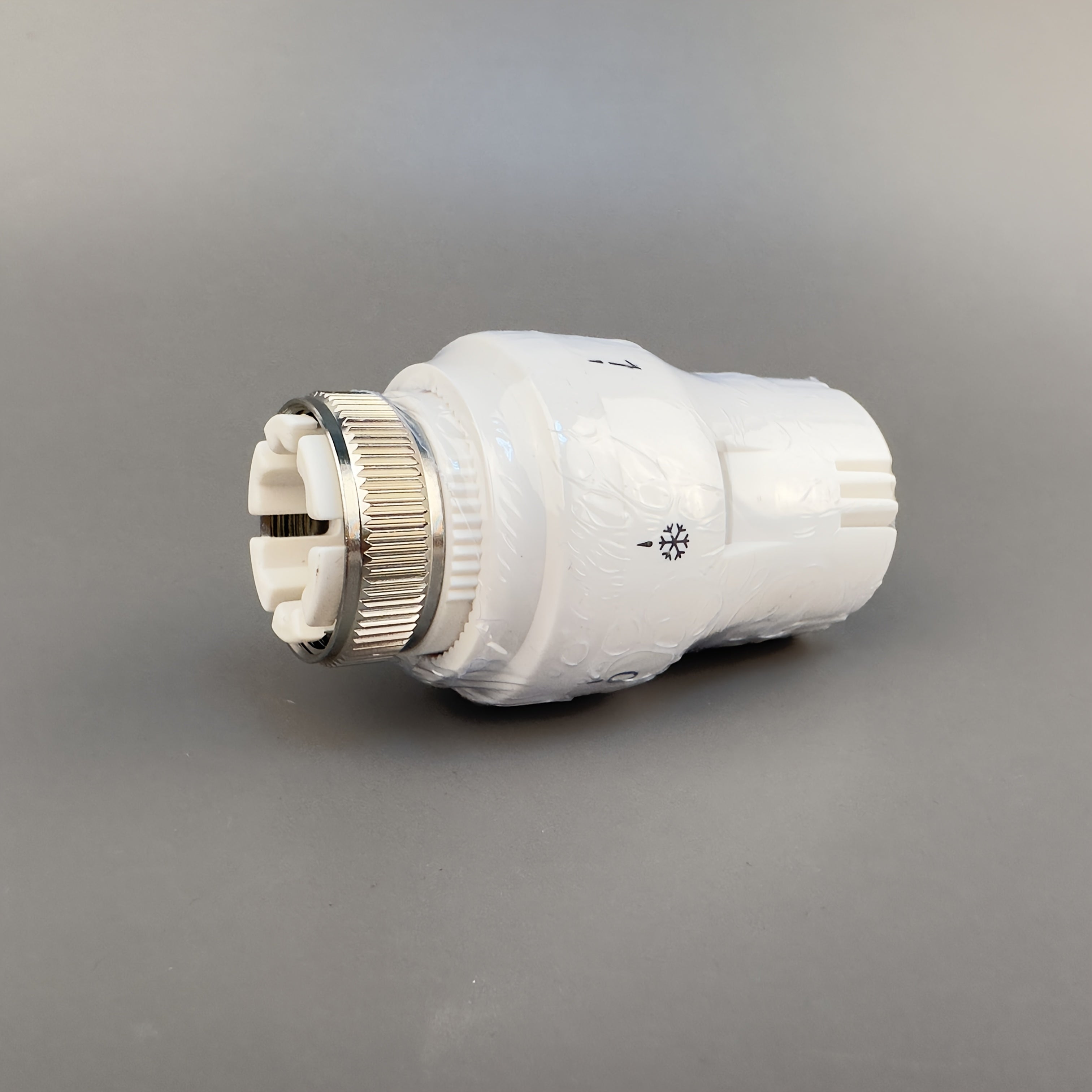 Set of 8 Thermostatic Radiator Heads M30x1.5 Smart Temperature Control ABS