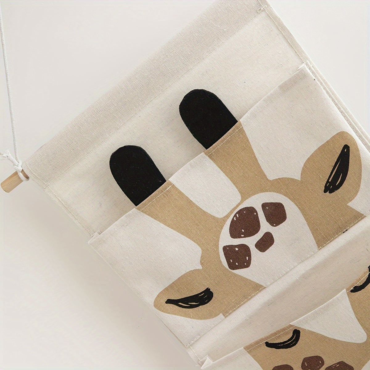 Органайзер для хранения на стену с дизайном жирафа из ткани с 3 карманами, может быть повешен на дверь для водонепроницаемого мешка из льна в спальне, ванной или других комнатах.