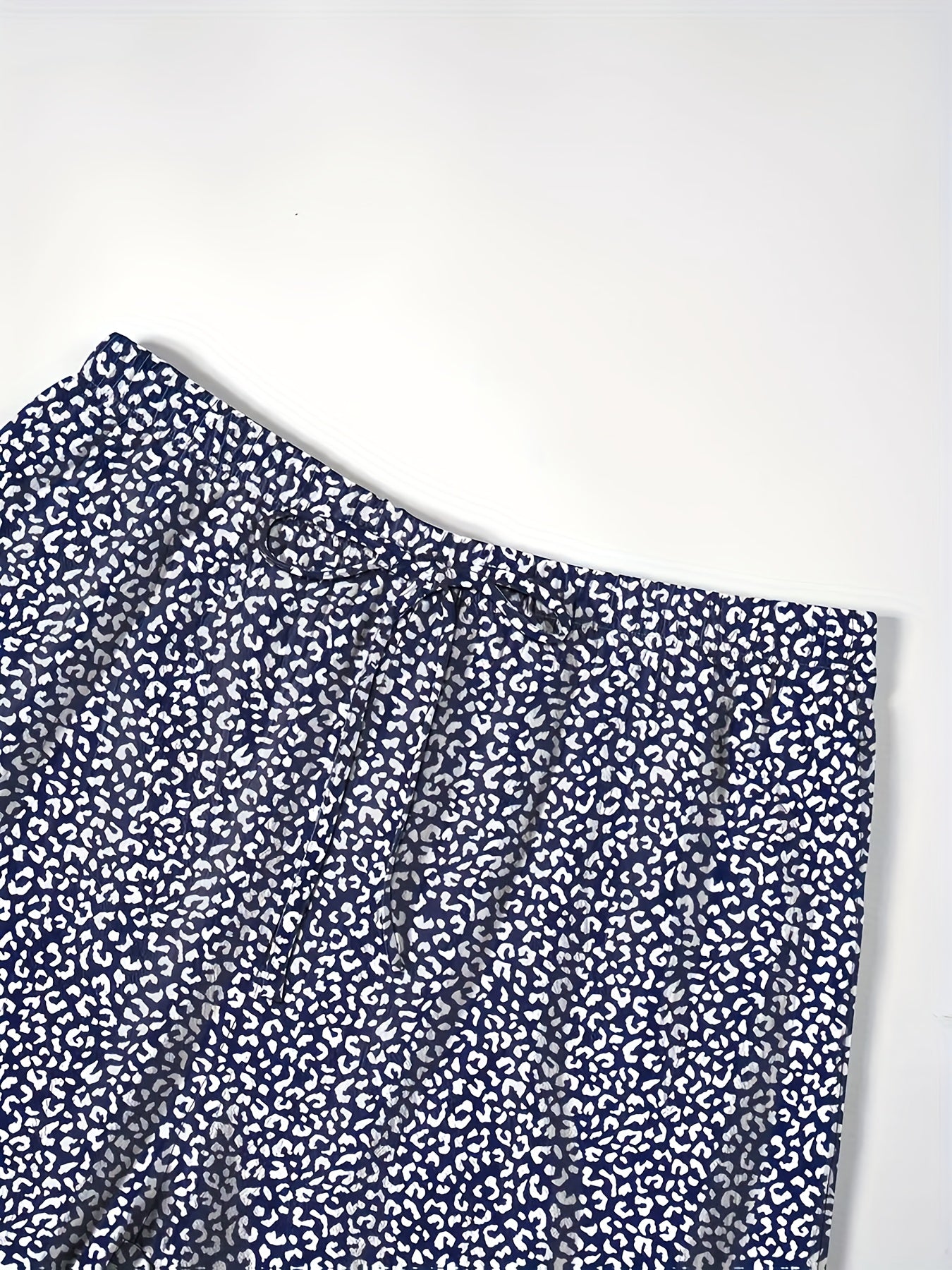 Шорты для женщин больших размеров из легкого полиэстера для пляжа, синий и белый с цветочным принтом, длина до колен, карманы